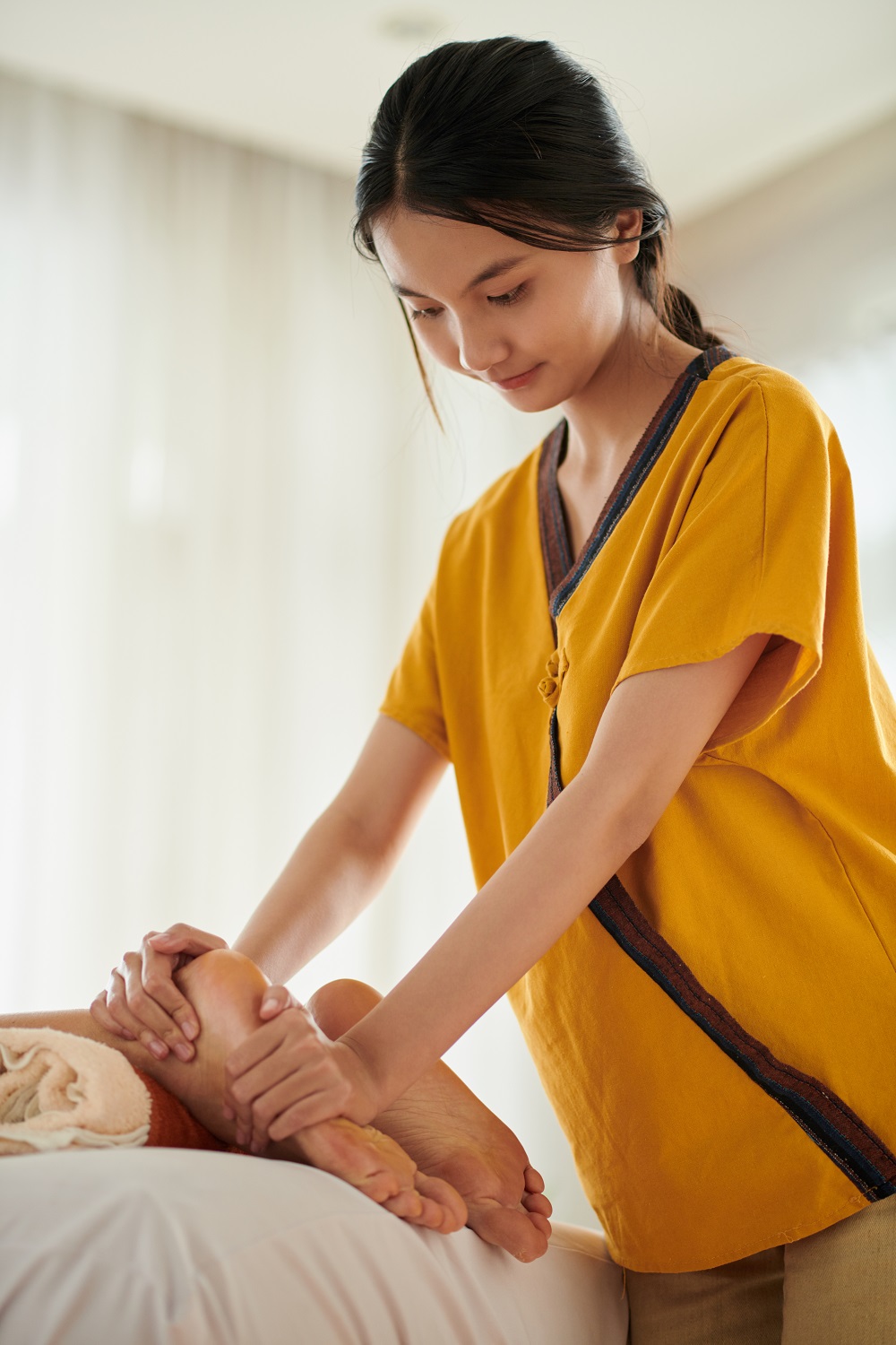 Relaxing aromatherapy massage outcall session at home in KL